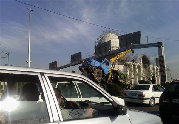 تصویر/ تصادف جرثقیل در تهران